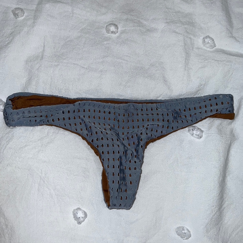 Acacia bottom